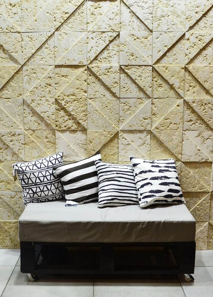 É importante investir em uma boa iluminação para o ambiente com revestimento 3D – Foto: Pinterest